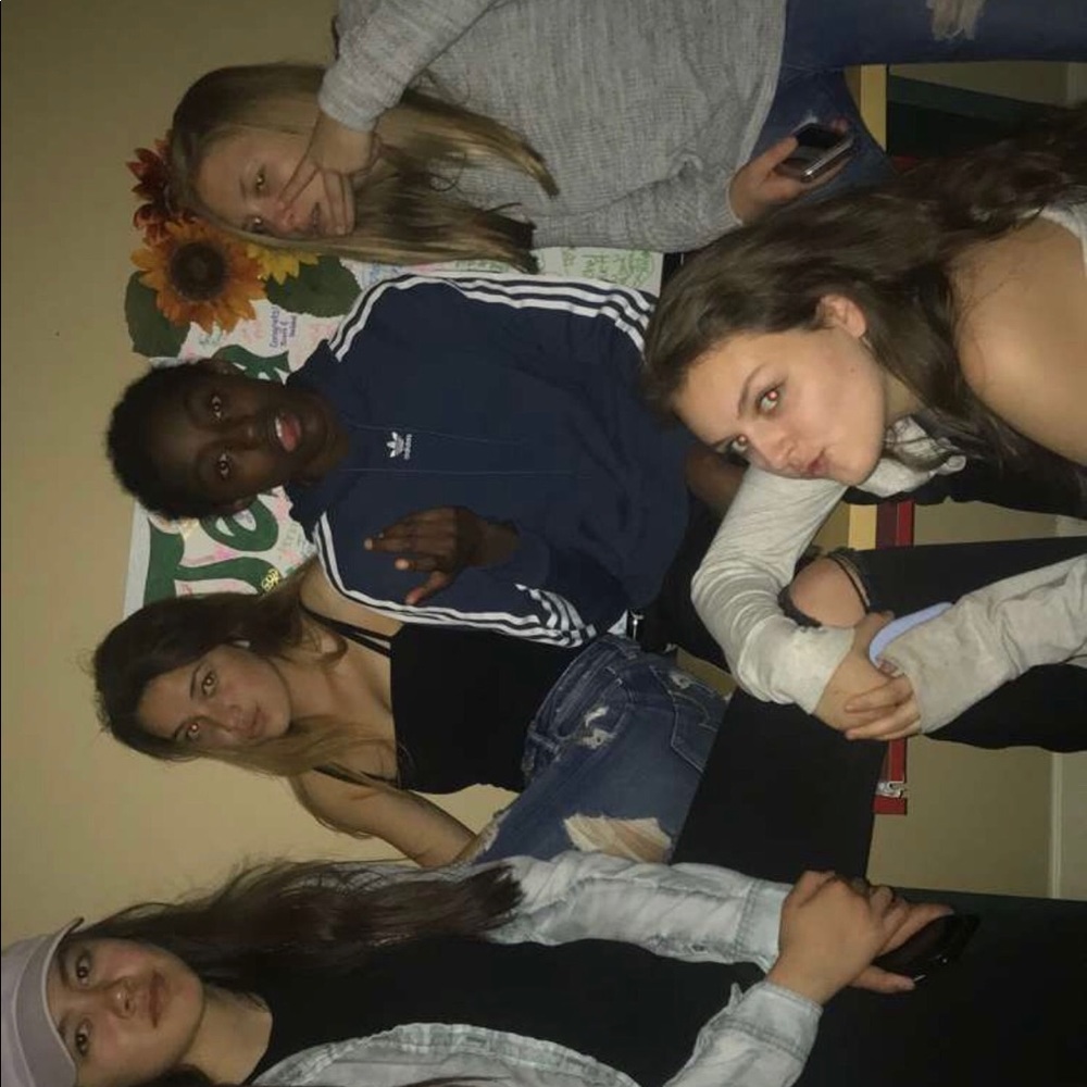 Meet your Posher, Ariana